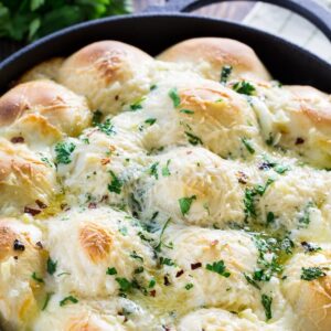 Cheesy Garlic Skillet Rolls