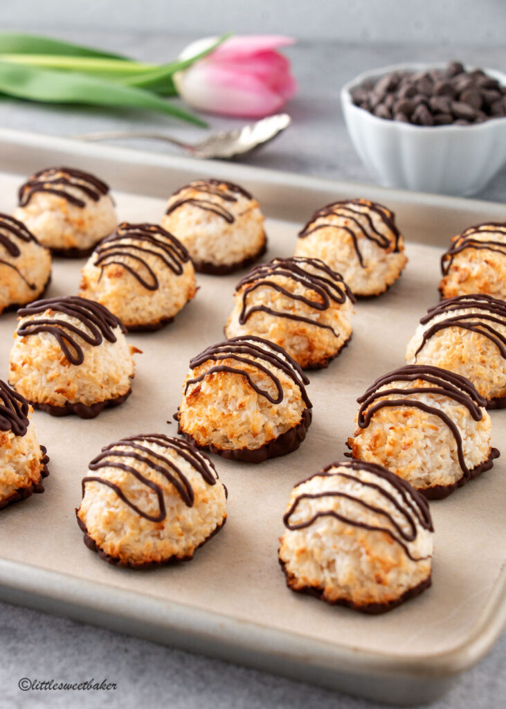 Coconut Macaroon Magic, Coconut macaroons recipe, Coconut macaroons with condensed milk, Chewy coconut macaroons recipe, Chocolate coconut macaroons, Simple coconut macaroon recipe,